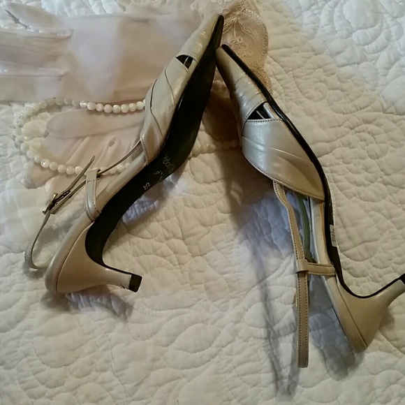 Yellow Cab Women's Dressy Shoes - Picture 5 of 8